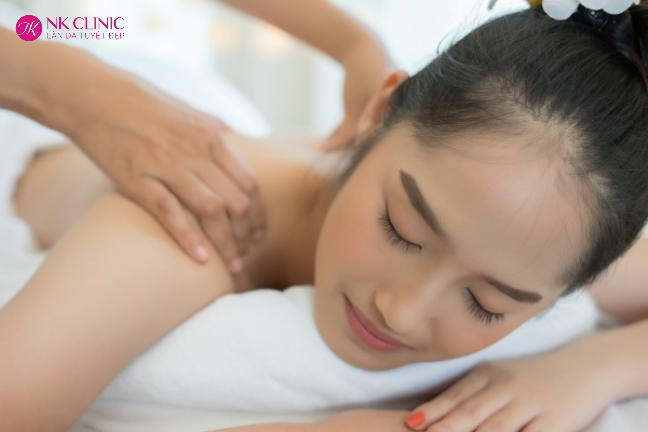 Thông tắc thực thể sử dụng nhiều động tác massage chuyên sâu, giúp lưu thông máu huyết, bảo dưỡng hệ trục xương sống.