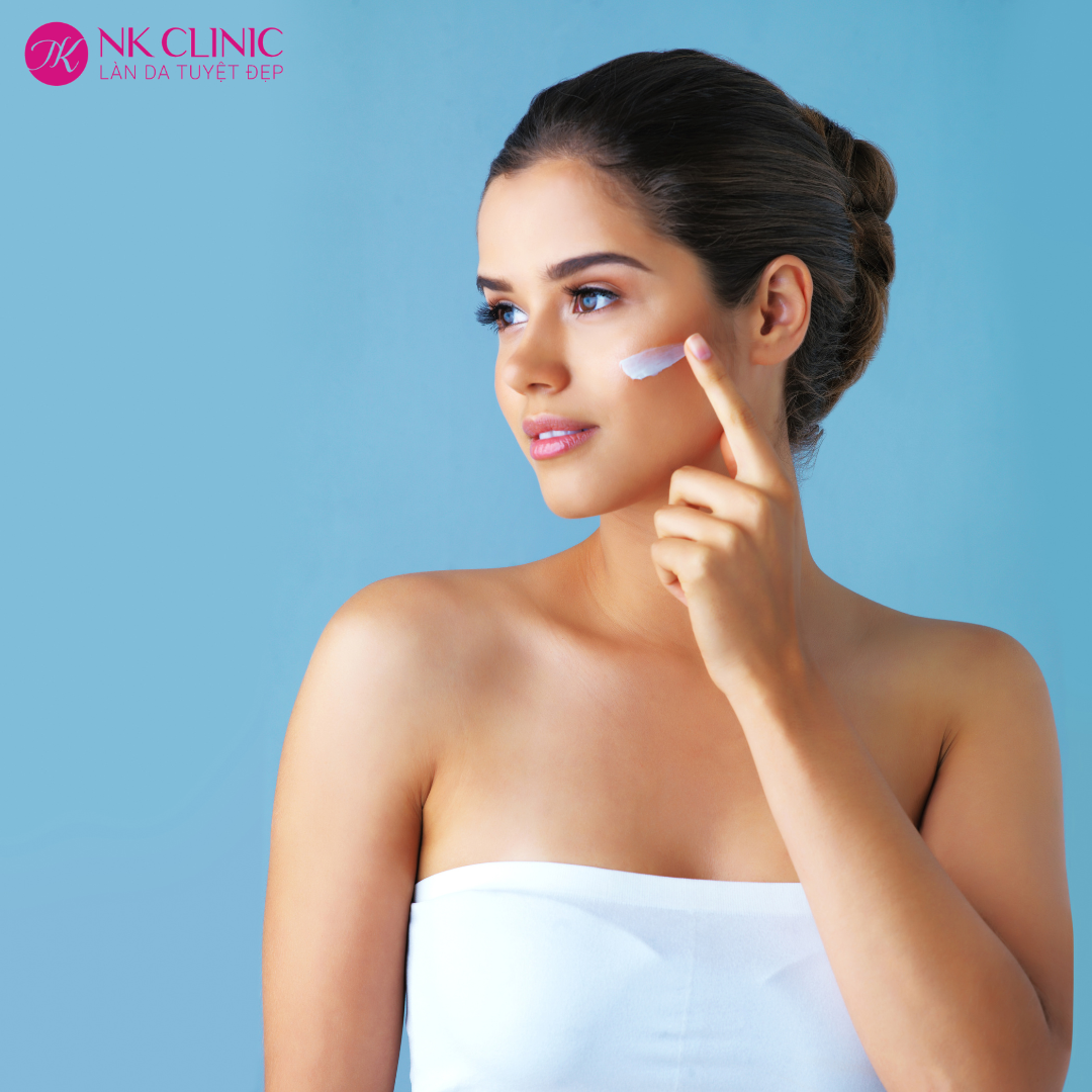 Sử dụng các sản phẩm mỹ phẩm chống lão hoá sớm Sử dụng các sản phẩm mỹ phẩm chống lão hoá sớm