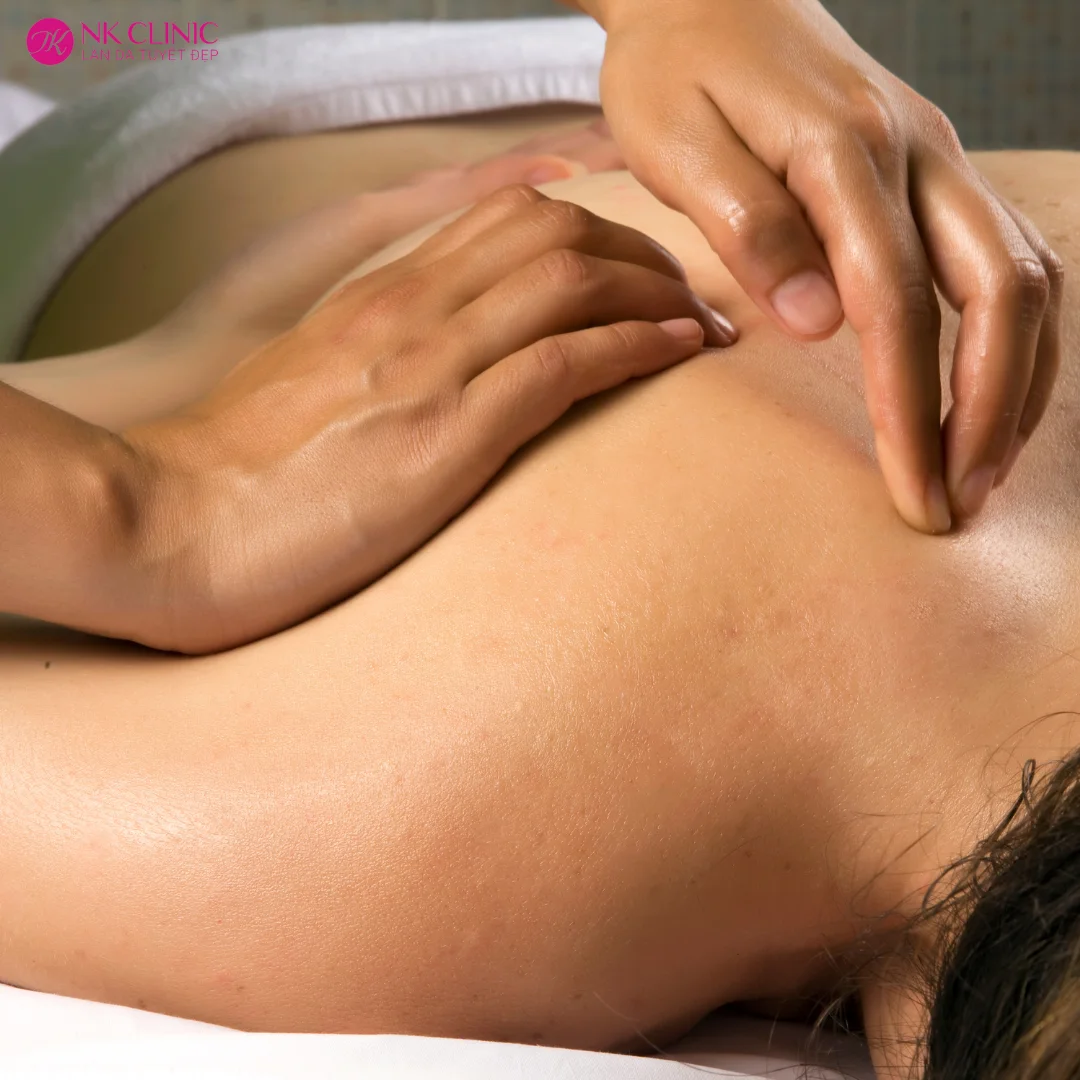 Khởi động cơ thể bằng các động tác xoa bóp nhẹ Khởi động cơ thể bằng các động tác xoa bóp nhẹ