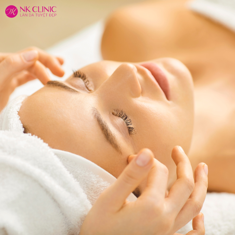 Massage mặt giúp thải độc da Massage mặt giúp thải độc da