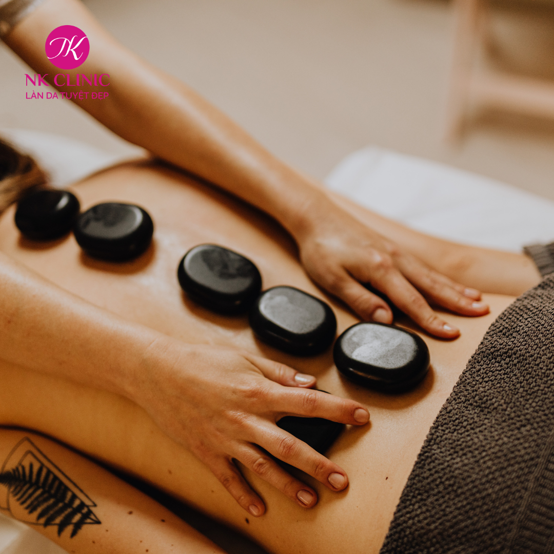 Massage đá nóng – Giảm viêm, hỗ trợ thải độc