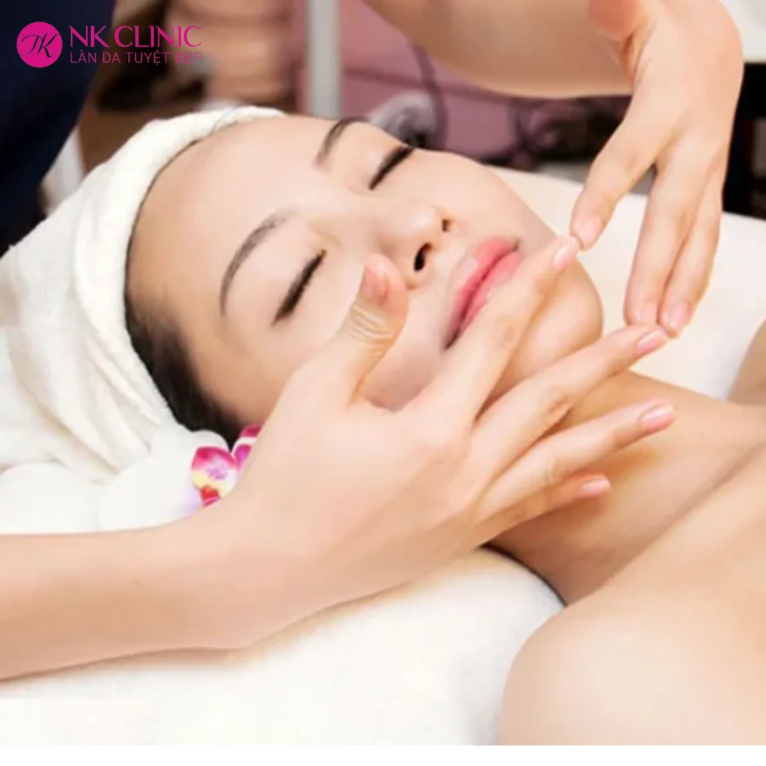 Massage vùng cằm và cổ Massage vùng cằm và cổ