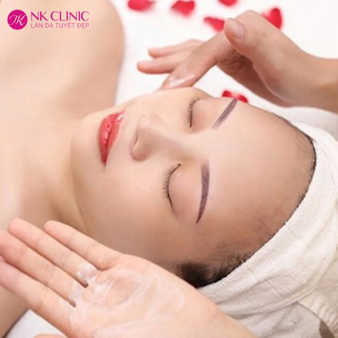 Massage vùng má và cơ cười Massage vùng má và cơ cười