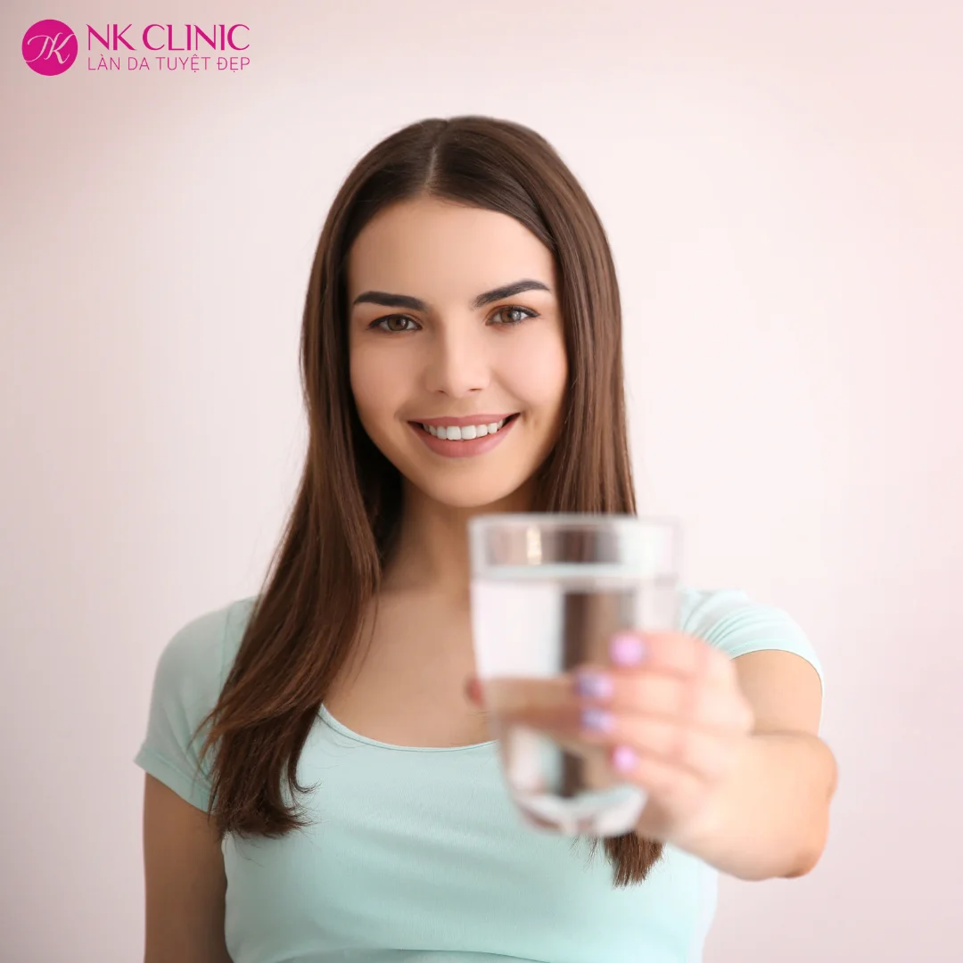 Cần uống đủ nước và chế độ ăn uống lành mạnh Cần uống đủ nước và chế độ ăn uống lành mạnh