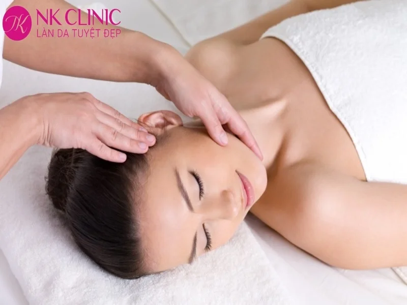 Massage vùng cằm và cổ Massage vùng cằm và cổ