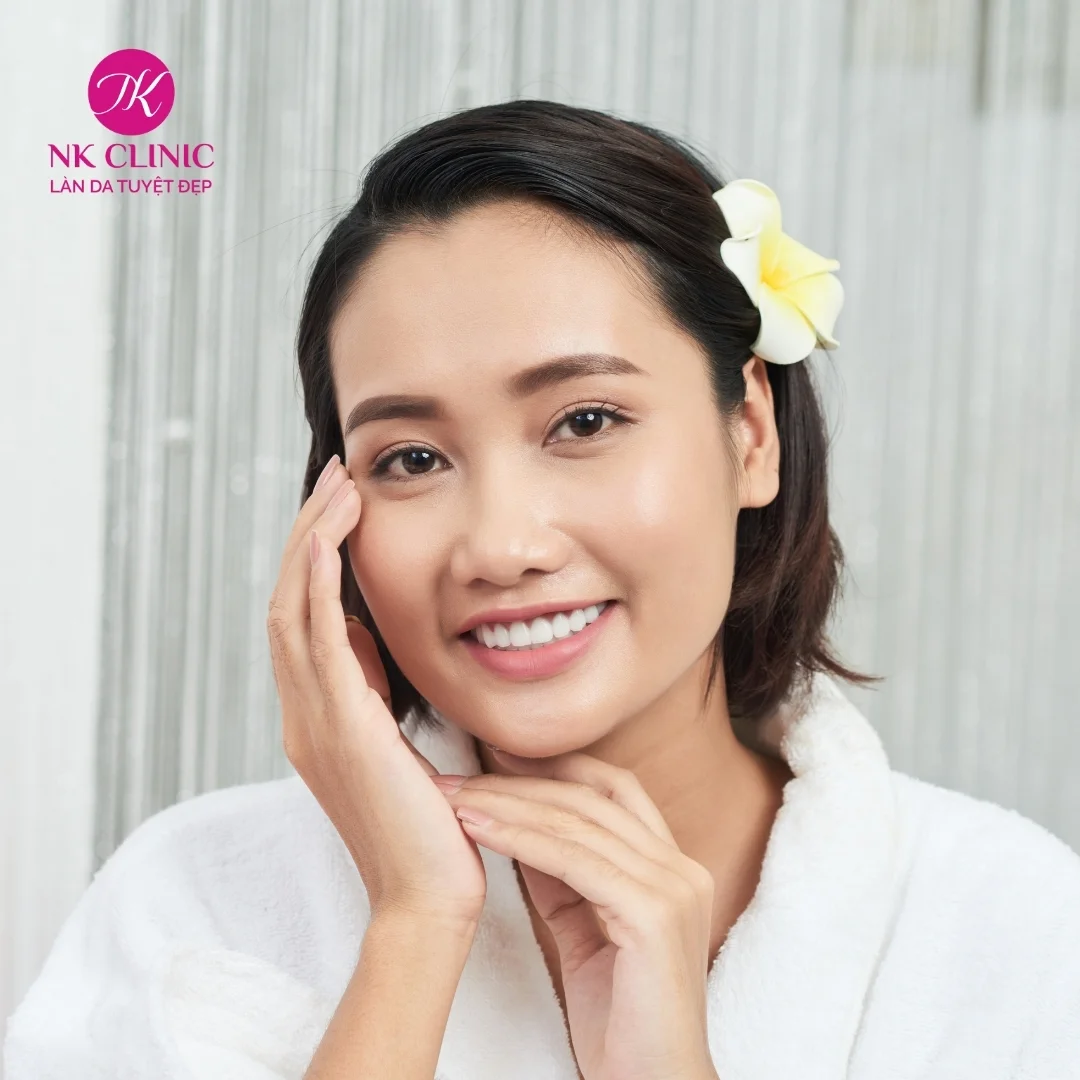 Da mặt rạng rỡ và tươi sáng hơn Da mặt rạng rỡ và tươi sáng hơn