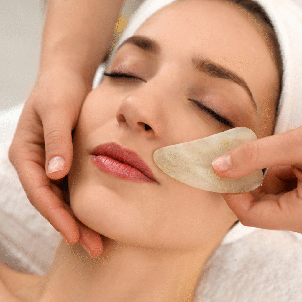 Top 5 loại đá massage mặt giúp trẻ hóa, căng bóng được ưa chuộng 12 Top 5 loại đá massage mặt giúp trẻ hóa, căng bóng được ưa chuộng