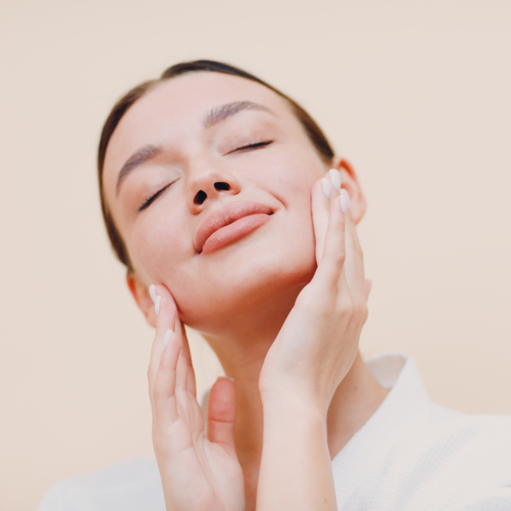 Cách massage mặt đúng cách trở nên tươi trẻ 11 Cách massage mặt đúng cách trở nên tươi trẻ