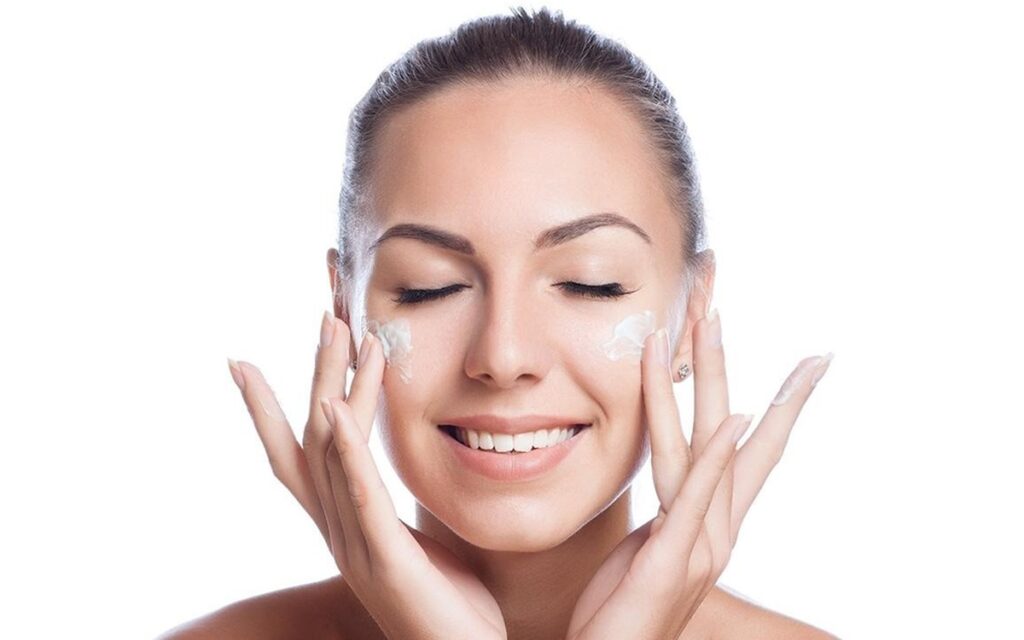 Với 8 Cách Massage Mặt Khi Bôi Kem Giúp Kem Thấm Sâu Gấp Đôi 4 cách massage mặt khi bôi kem