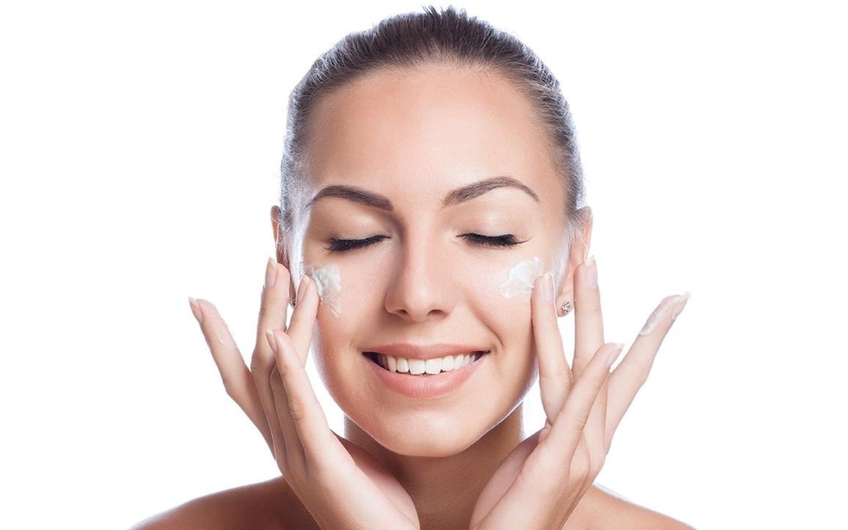 Với 8 Cách Massage Mặt Khi Bôi Kem Giúp Kem Thấm Sâu Gấp Đôi 4 cách massage mặt khi bôi kem