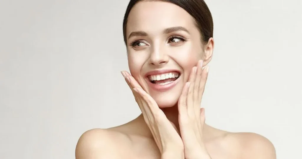 8 Bước Massage Mặt Buổi Sáng Làm Cho Làn Da Rạng Rỡ Hơn Vào Ngày Mới 3 massage mặt buổi sáng